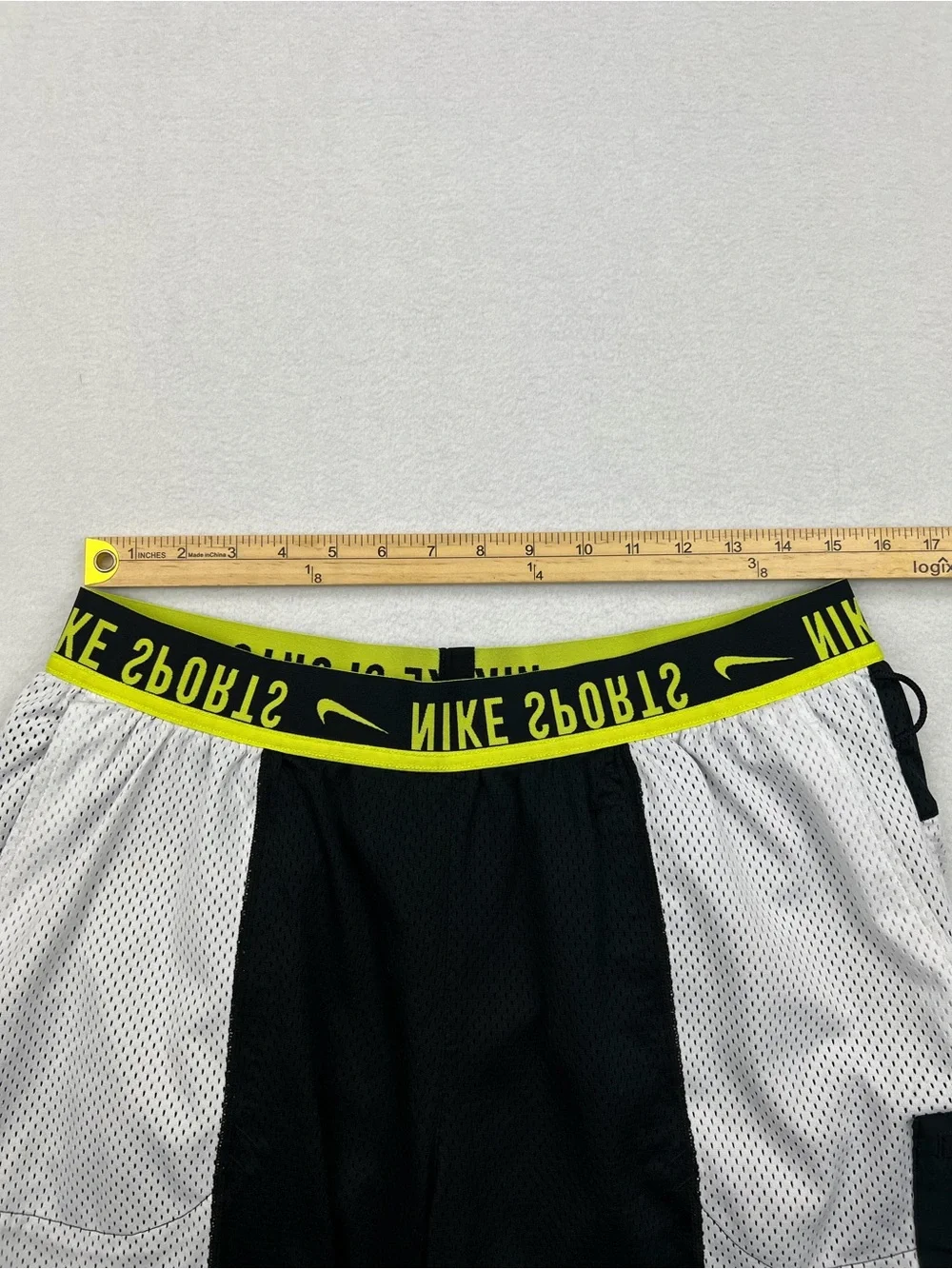 Nike Sportswear Sport Clash Reversible Training Shorts Men Sz L White/Black/Volt
